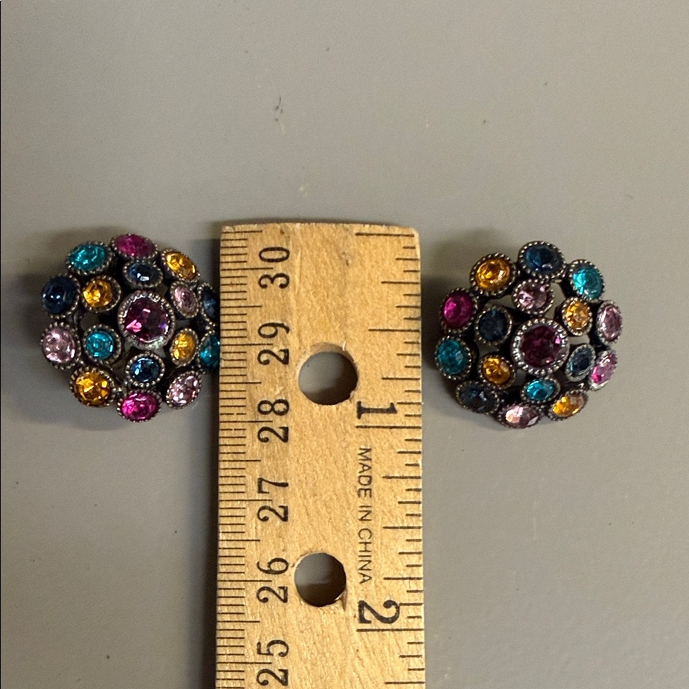 Vintage Avon Domed Clip On Earrings With Multicolored Stones Jewelry - Picture 3 of 13